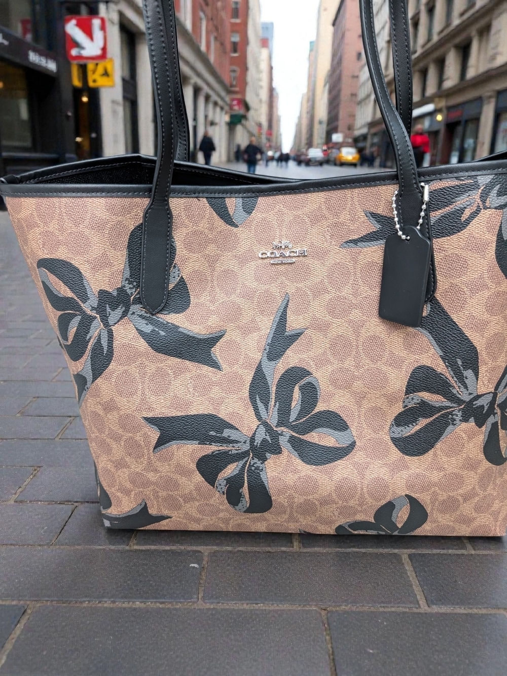 Coach Reversible City Tote Bag in Signature Canvas with Bow Print (NWT) - Picture 2 of 9